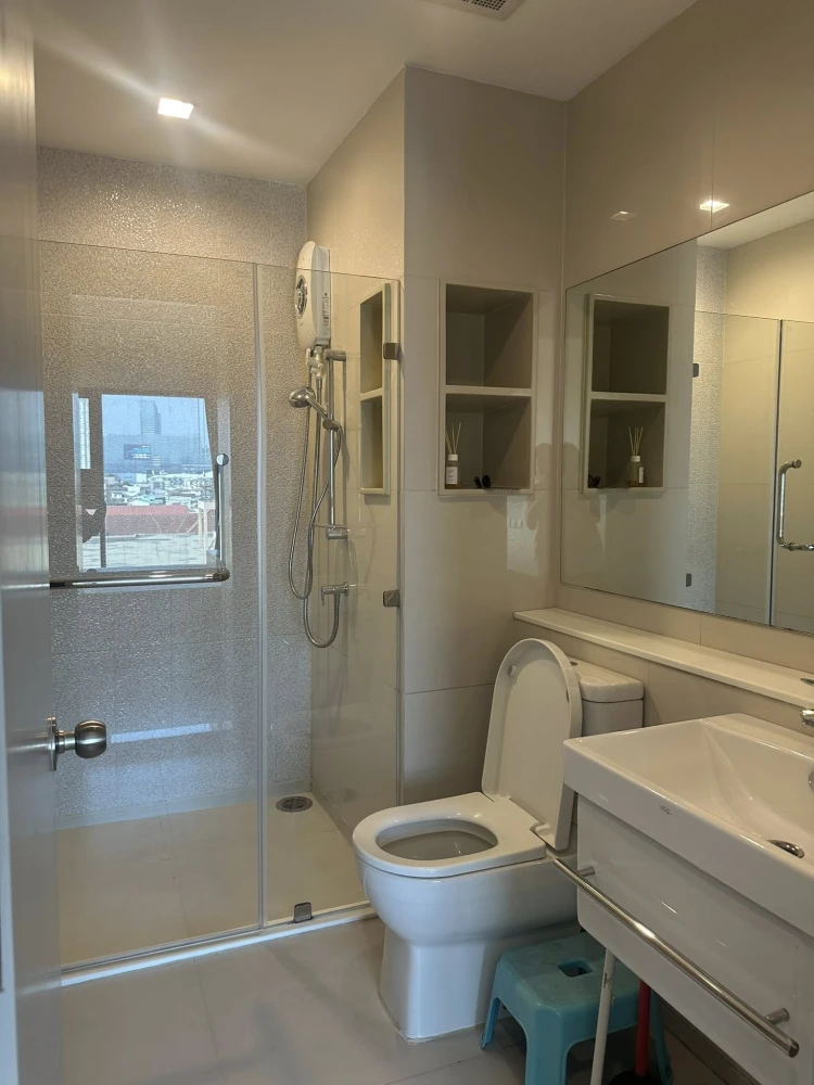 For rent: Life Sukhumvit 62 apartment. Clean, comfortable, great location, easy access to the city, near the expressway. Ready to move in immediately.