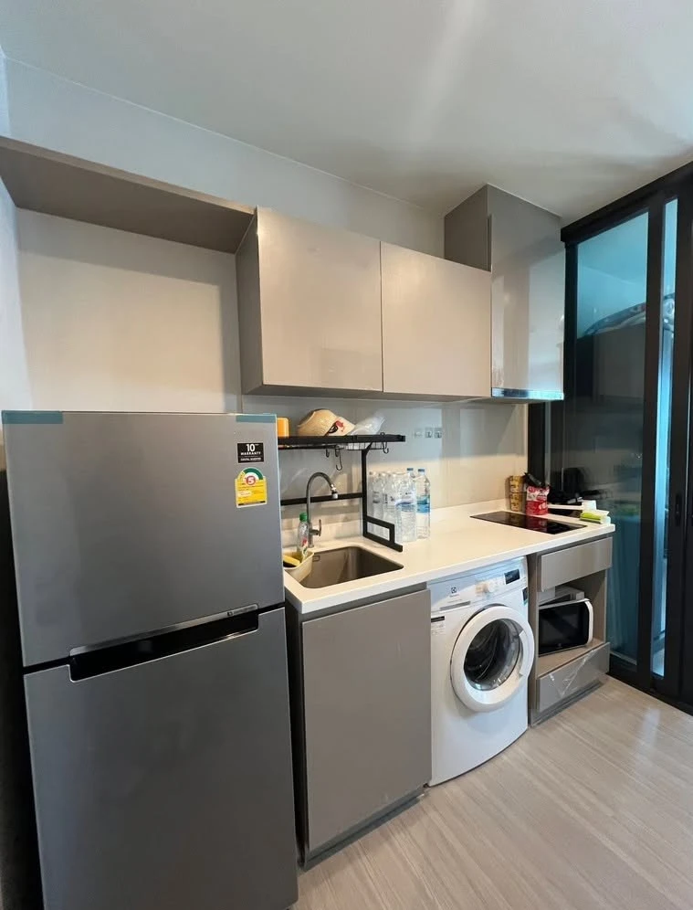 For rent: Life Sukhumvit 62, 15th floor unit, prime location, fully furnished, unobstructed view. Book now!