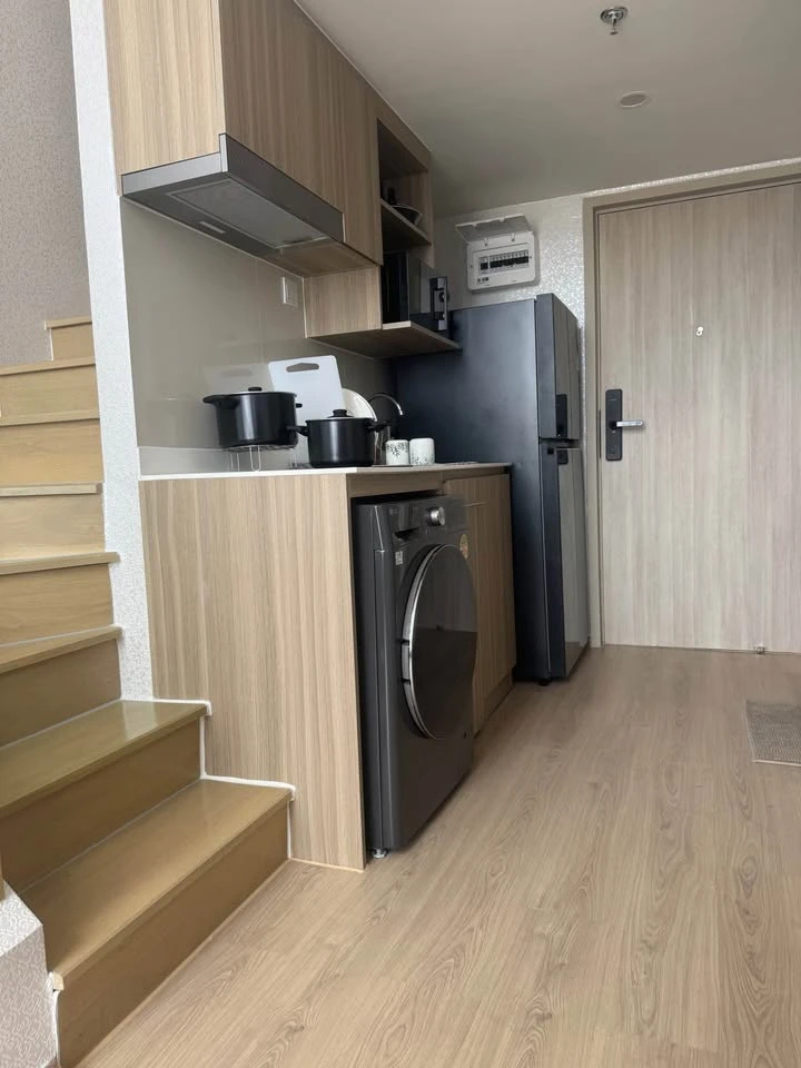 For rent: Life Rama 4 - Asoke Duplex, 2 floors, located on the 35th floor, 48 sq.m. Fully furnished with appliances. Don't miss this opportunity!
