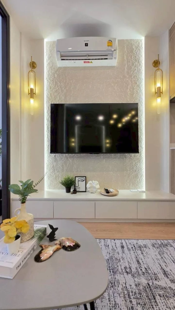 For rent: Life Rama 4 - Asoke, 31st floor, fully furnished and beautifully decorated, just like the show unit, ready to move in.