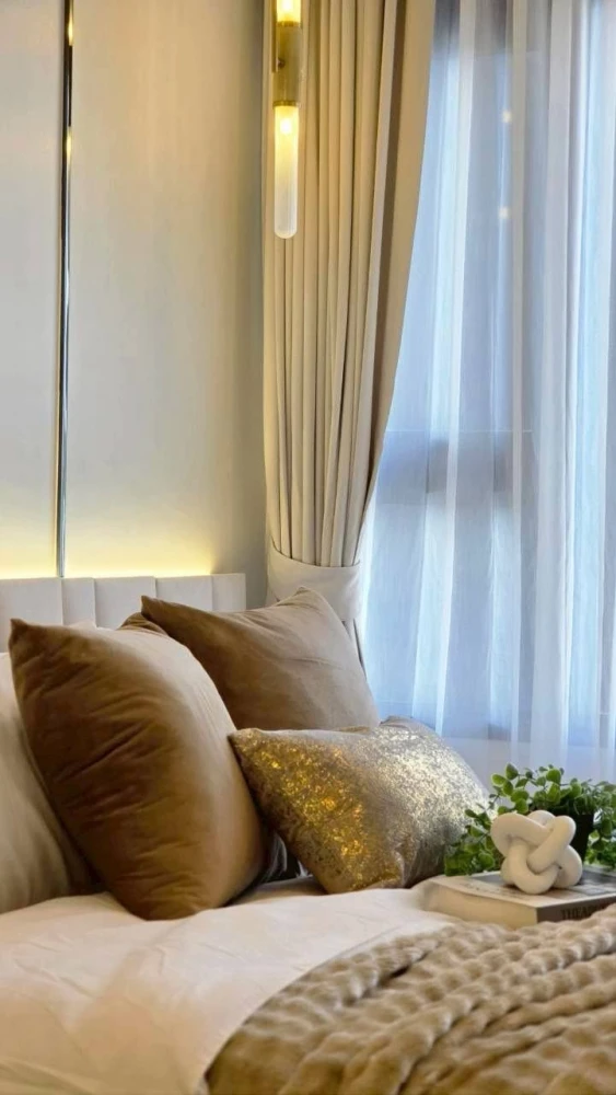 For rent: Life Rama 4 - Asoke, 31st floor, fully furnished and beautifully decorated, just like the show unit, ready to move in.