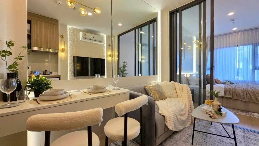For rent: Life Rama 4 - Asoke, 31st floor, fully furnished and beautifully decorated, just like the show unit, ready to move in.