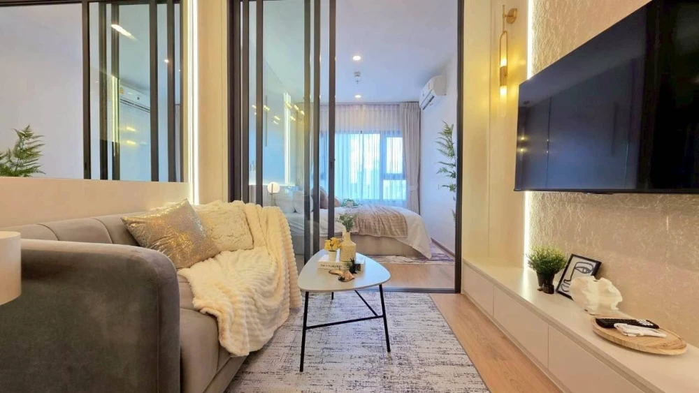 For rent: Life Rama 4 - Asoke, 31st floor, fully furnished and beautifully decorated, just like the show unit, ready to move in.