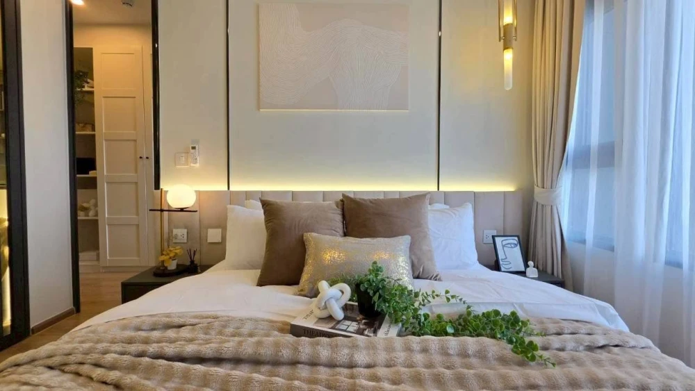 For rent: Life Rama 4 - Asoke, 31st floor, fully furnished and beautifully decorated, just like the show unit, ready to move in.