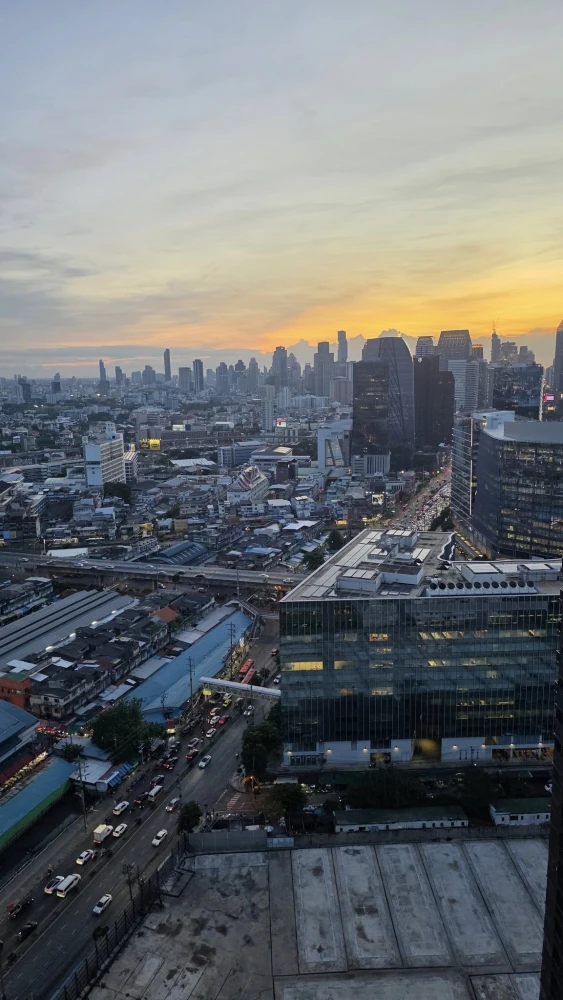 For rent: Life Rama 4 - Asoke, 34th floor, city view + Bang Krachao River curve, Vertiplex room, high ceiling, reserve now.
