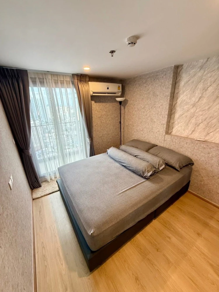 For rent: Life Rama 4 - Asoke, decorated in a good mood, large room, high floor, beautiful view, fully furnished, ready to move in.