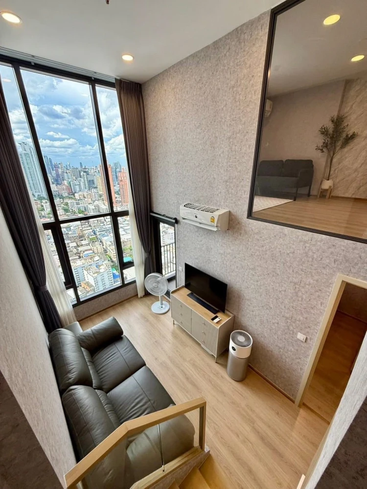 For rent: Life Rama 4 - Asoke, decorated in a good mood, large room, high floor, beautiful view, fully furnished, ready to move in.
