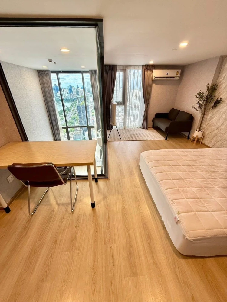 For rent: Life Rama 4 - Asoke, decorated in a good mood, large room, high floor, beautiful view, fully furnished, ready to move in.