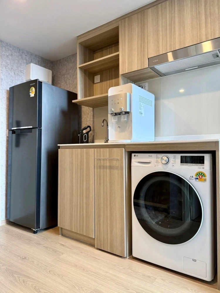 For rent: Life Rama 4 - Asoke, decorated in a good mood, large room, high floor, beautiful view, fully furnished, ready to move in.