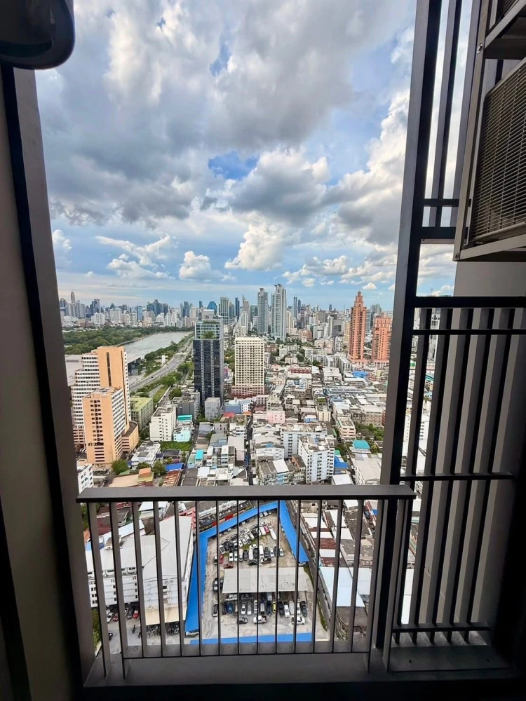 For rent: Life Rama 4 - Asoke, decorated in a good mood, large room, high floor, beautiful view, fully furnished, ready to move in.
