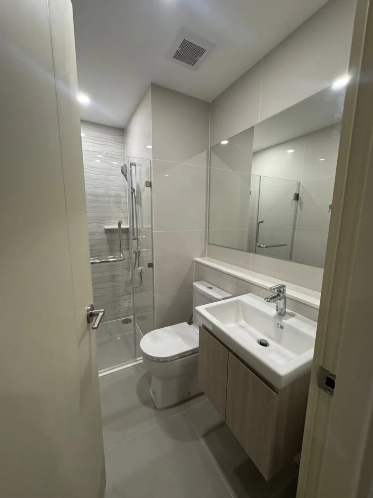 For rent: Life Rama 4 - Asoke, open view, 20th floor, very high, great breeze. Book now!