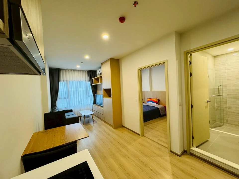 For rent Life Rama 4 - Asoke, fully furnished room, ready to move in, complete here, just come and move in. You must not miss it.