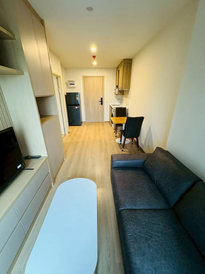 For rent Life Rama 4 - Asoke, fully furnished room, ready to move in, complete here, just come and move in. You must not miss it.