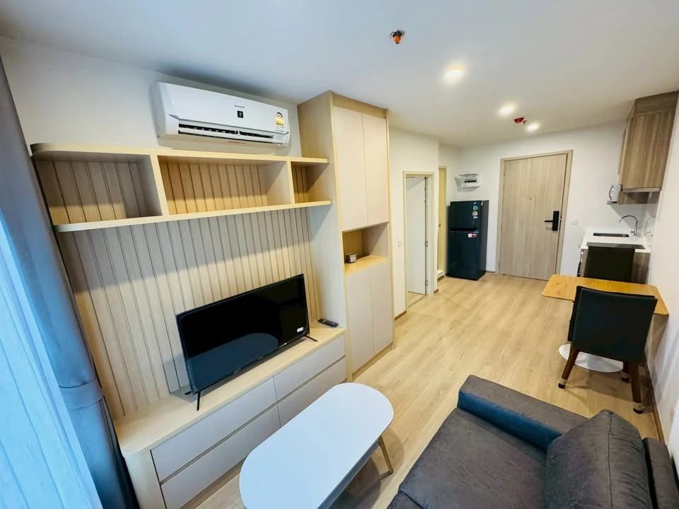 For rent Life Rama 4 - Asoke, fully furnished room, ready to move in, complete here, just come and move in. You must not miss it.