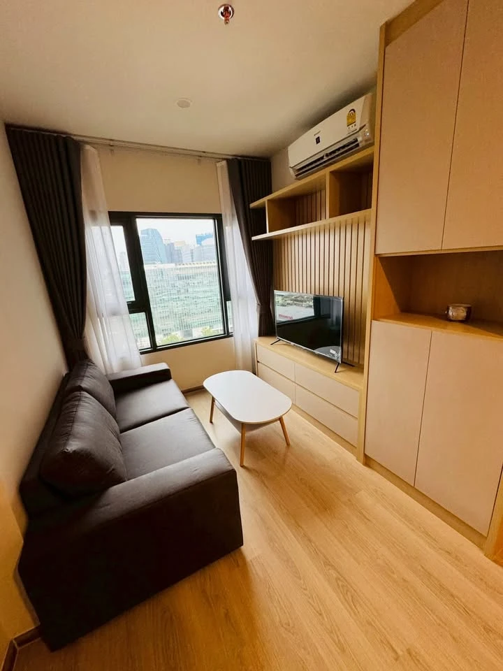 For rent Life Rama 4 - Asoke, fully furnished room, ready to move in, complete here, just come and move in. You must not miss it.