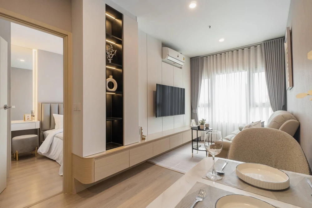 For rent: LIFE Rama 4-Asoke, fully furnished unit with high-quality built-in furniture. Amazing price! Convenient and complete amenities all in one pl