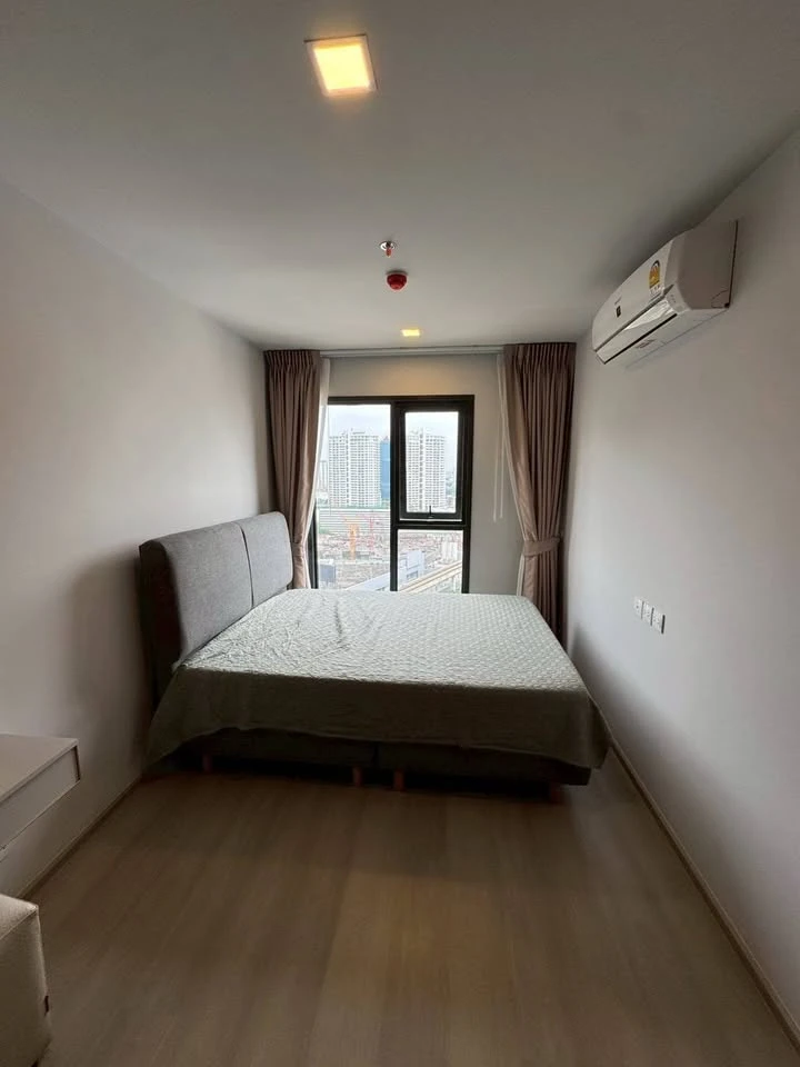 For rent: Life Phaholyothin-Ladprao condo, very high floor unit, furnished with high-quality furniture, ready to move in.