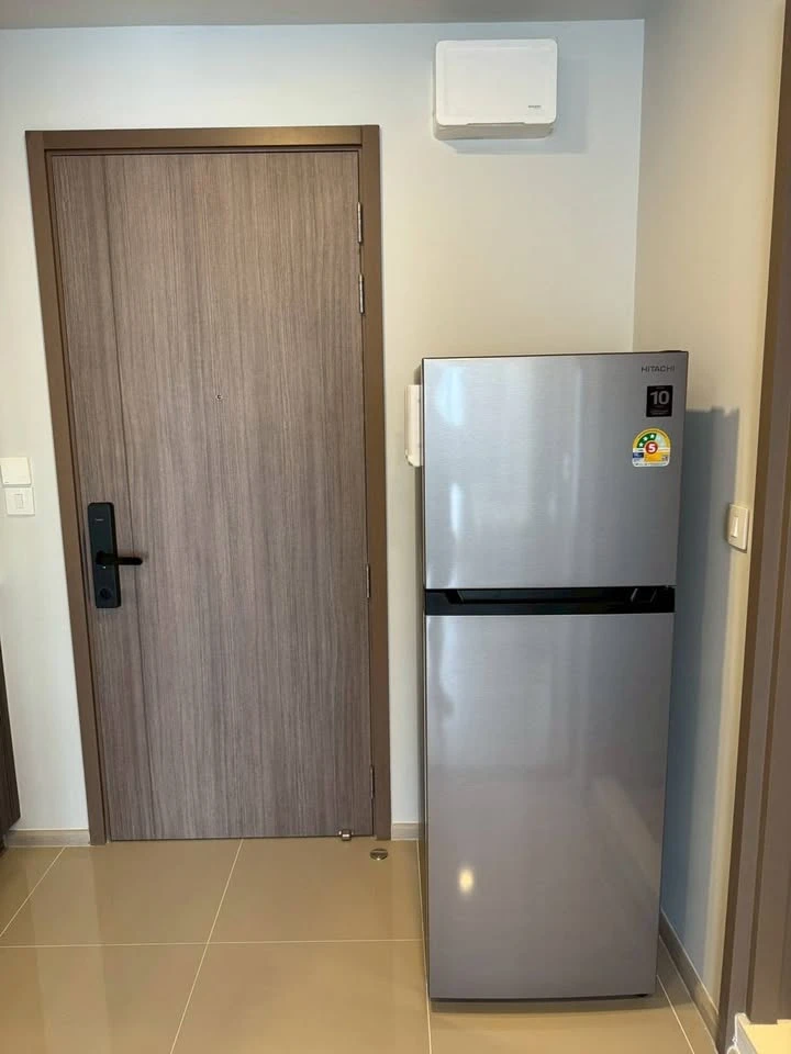 For rent: Life Phaholyothin-Ladprao condo, very high floor unit, furnished with high-quality furniture, ready to move in.