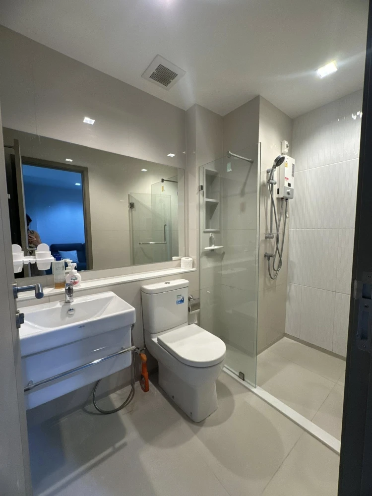 For rent: Life Asoke-Rama 9, ready to move in, fully furnished, with appliances. Come and reserve today!