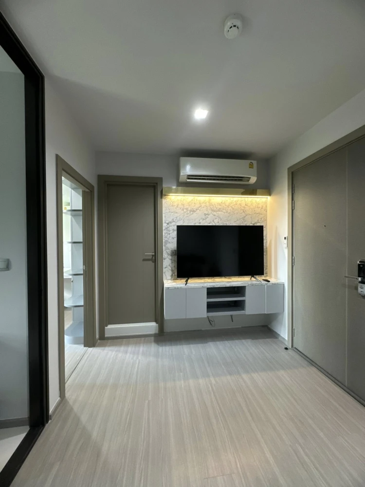 For rent: Life Asoke-Rama 9, ready to move in, fully furnished, with appliances. Come and reserve today!
