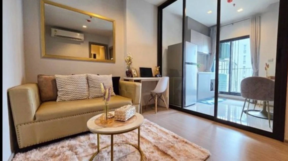 For rent: Life Asoke Rama 9, fully furnished room, ready to move in, complete with furniture and appliances, just bring your bags and move in. Don't m