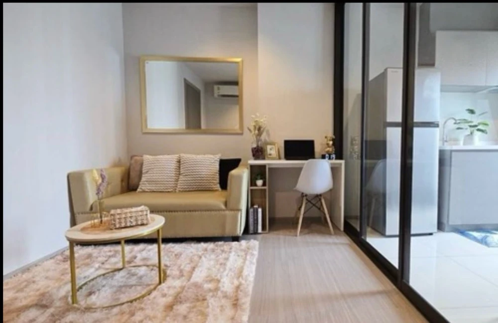 For rent: Life Asoke Rama 9, fully furnished room, ready to move in, complete with furniture and appliances, just bring your bags and move in. Don't m