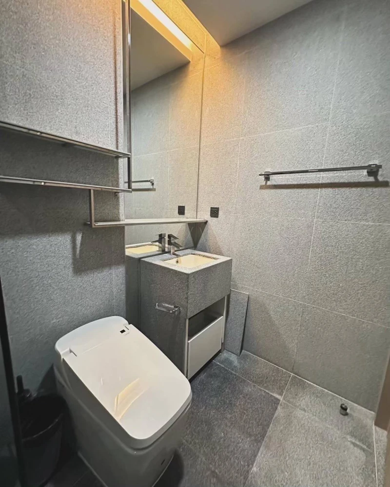 For rent, Line Ratchathewi, ready to move in, complete facilities, hurry up and reserve it, don't miss out.