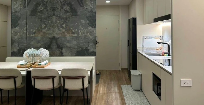 For rent: Liv@49 (Sukhumvit 49). Beautiful, fully furnished, and comfortable room. Book now! Don't miss out!