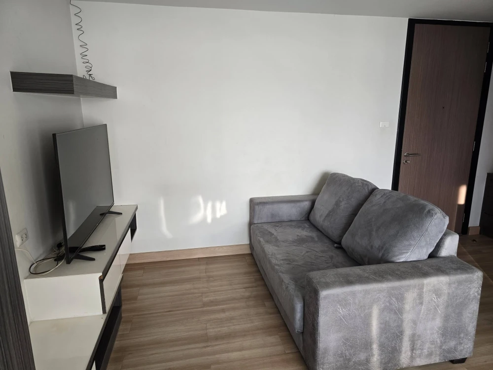 For rent: Living Avenue Bangsaen. Spacious and comfortable room, fully furnished. Just bring your suitcase! Book now before it's too late!