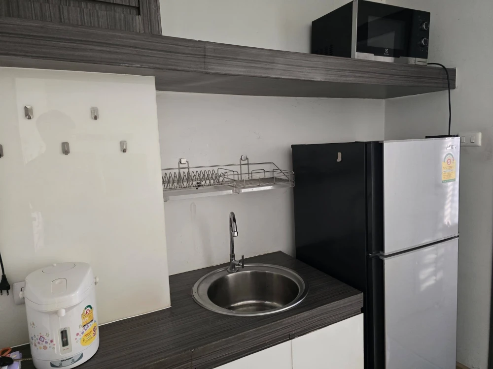 For rent: Living Avenue Bangsaen. Spacious and comfortable room, fully furnished. Just bring your suitcase! Book now before it's too late!