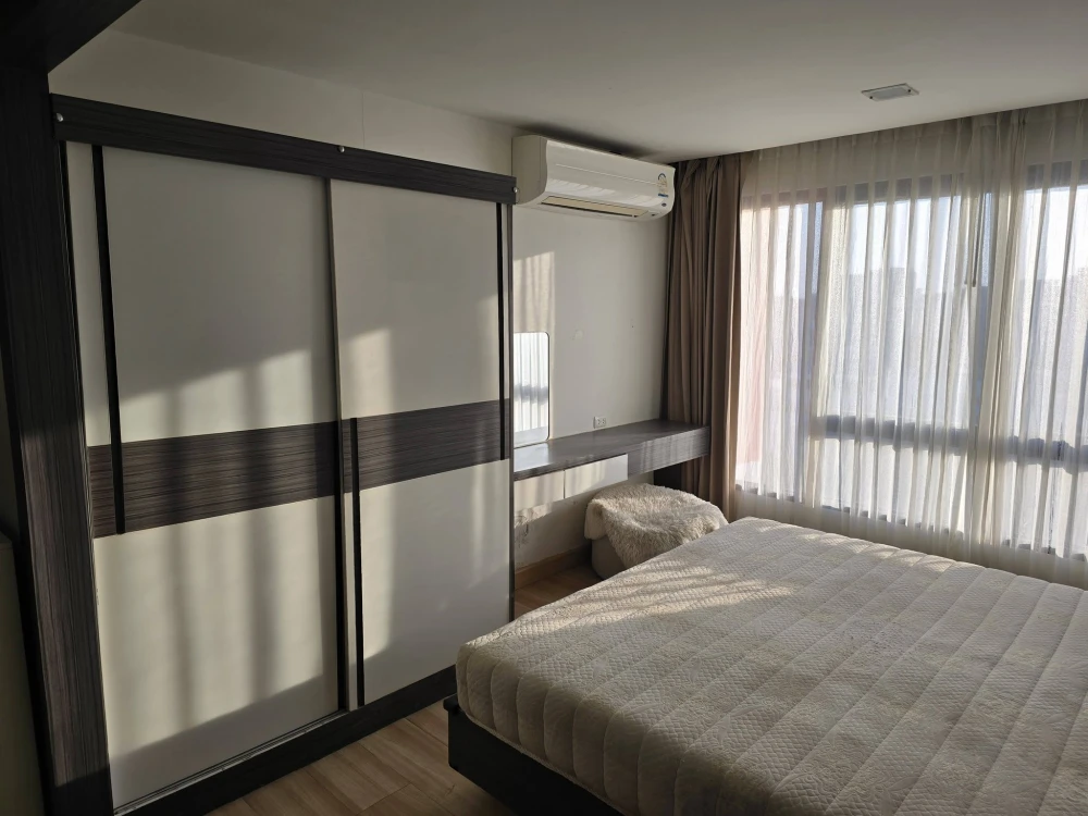For rent: Living Avenue Bangsaen. Spacious and comfortable room, fully furnished. Just bring your suitcase! Book now before it's too late!
