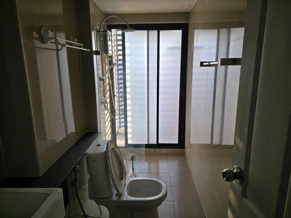 For rent: Living Avenue Bangsaen. Spacious and comfortable room, fully furnished. Just bring your suitcase! Book now before it's too late!