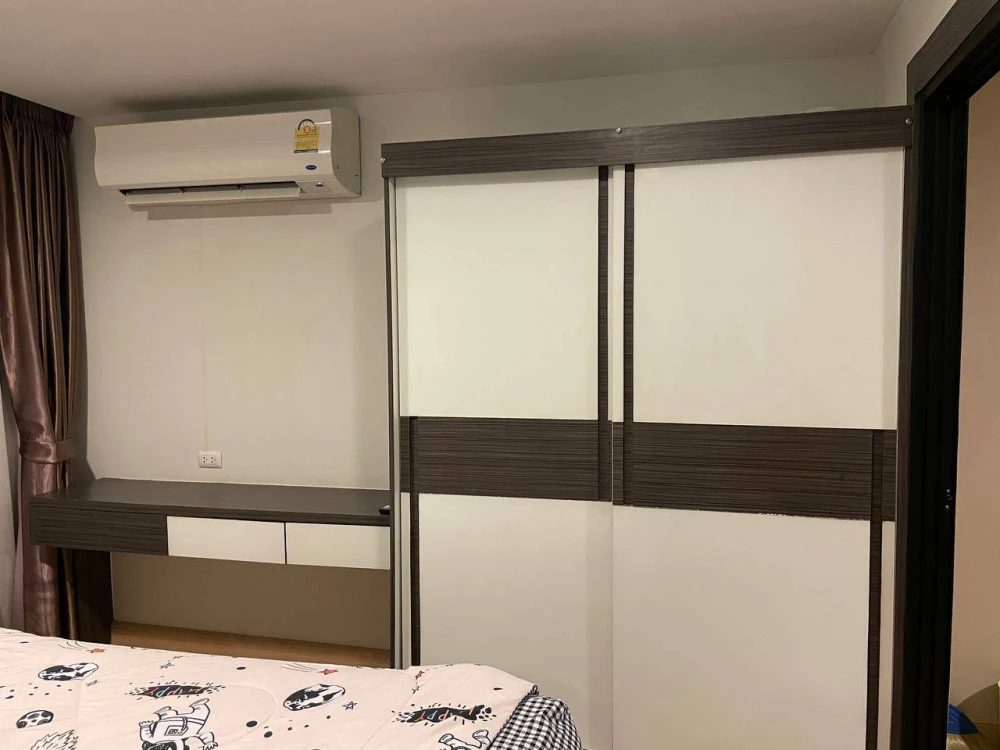 For rent: Living Avenue Bangsaen, 8th floor unit. High-quality wallpaper and complete amenities. Book now!