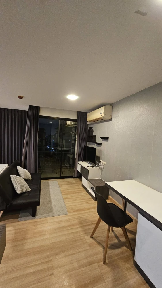 Living Avenue Bangsaen condo for rent, 8th floor, fully furnished, pool view. Book now!