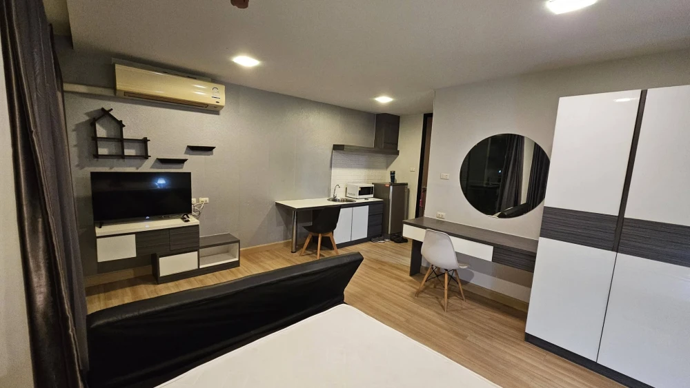 Living Avenue Bangsaen condo for rent, 8th floor, fully furnished, pool view. Book now!