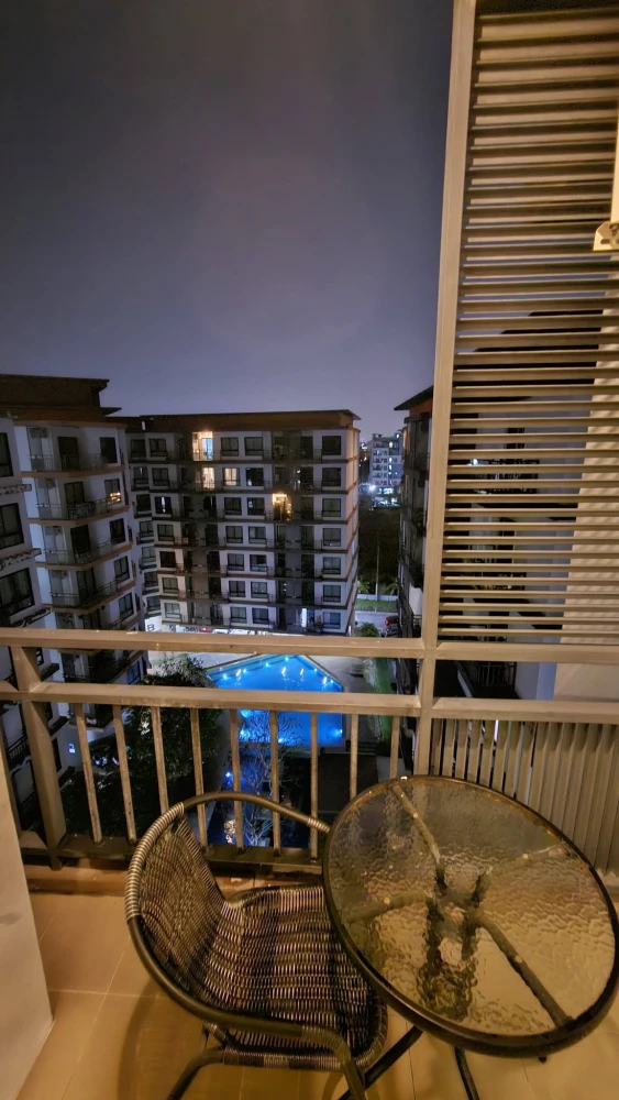 Living Avenue Bangsaen condo for rent, 8th floor, fully furnished, pool view. Book now!