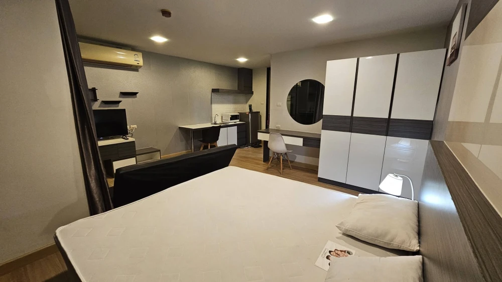 Living Avenue Bangsaen condo for rent, 8th floor, fully furnished, pool view. Book now!