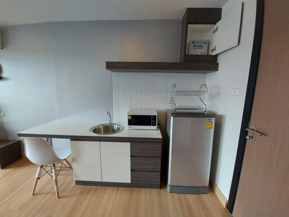 Living Avenue Bangsaen condo for rent, 8th floor, fully furnished, pool view. Book now!