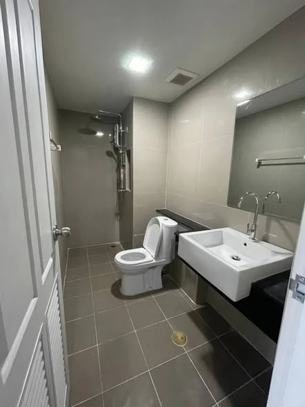 For rent: Living Avenue Bangsaen. Spacious and comfortable room at an affordable price. Book now!