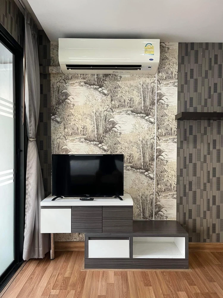 For rent: Living Avenue Bangsaen, a lovely room decorated in a cool theme, with beautiful wallpaper and fully furnished. Reserve now!