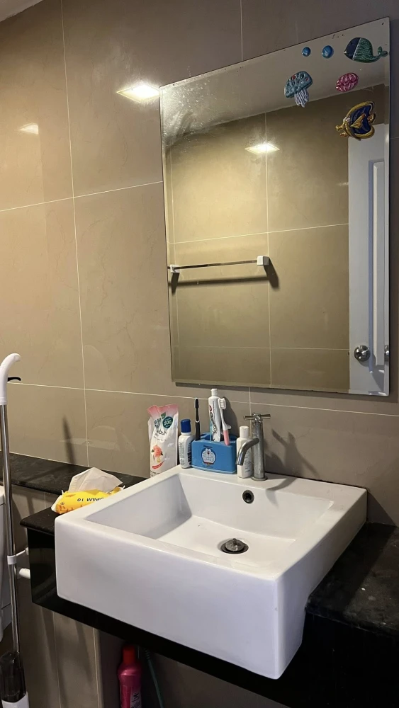For rent: Living Avenue Bangsaen. Nicely furnished unit with high-quality built-in wall features. Prime location, convenient transportation. Book now!