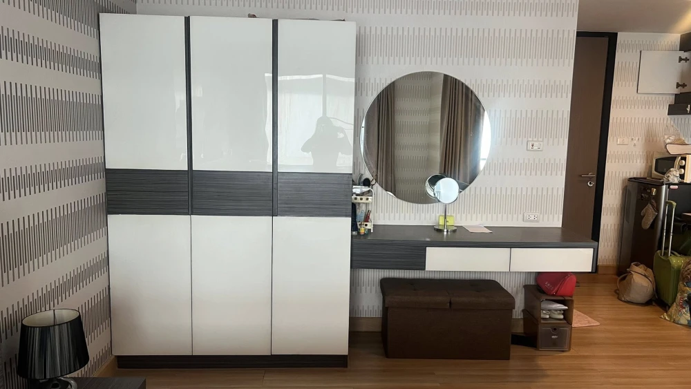 For rent: Living Avenue Bangsaen. Nicely furnished unit with high-quality built-in wall features. Prime location, convenient transportation. Book now!
