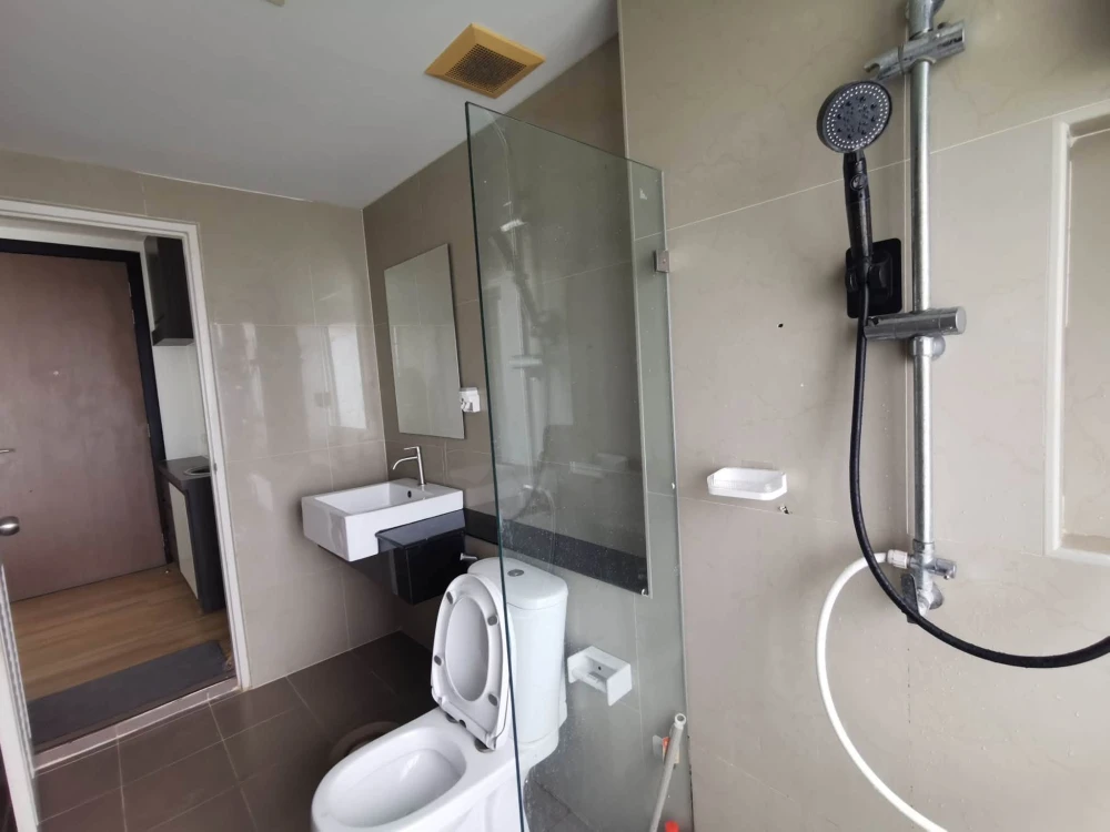 Living Avenue Bangsaen condo for rent, corner unit, quiet area, 8th floor, fully furnished. Book now!