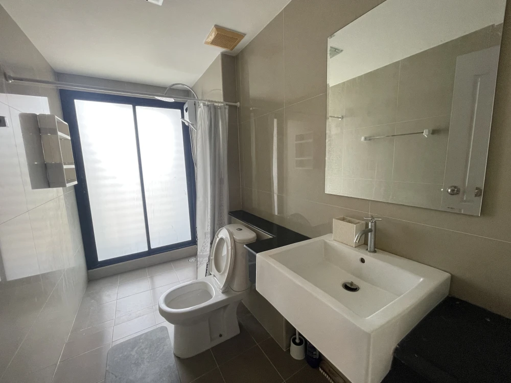 For rent: Living Avenue Bangsaen, beautifully decorated and fully furnished unit with high-quality wallpaper. Excellent amenities. Book now!