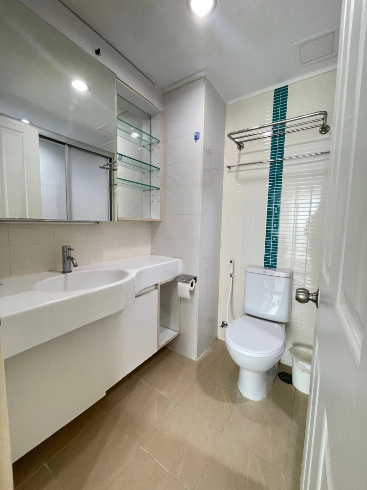 For rent: LPN Place Rama 9 - Ratchada, beautifully decorated room, fully furnished, ready to move in immediately, must move in quickly.