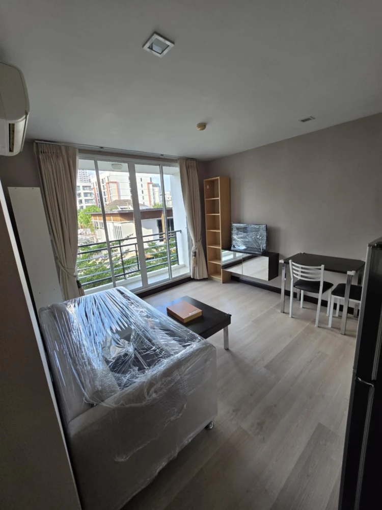 For rent: Lugano Ladprao 18, a large, spacious room with plenty of usable space. Great price. Come reserve today. Don't miss out!