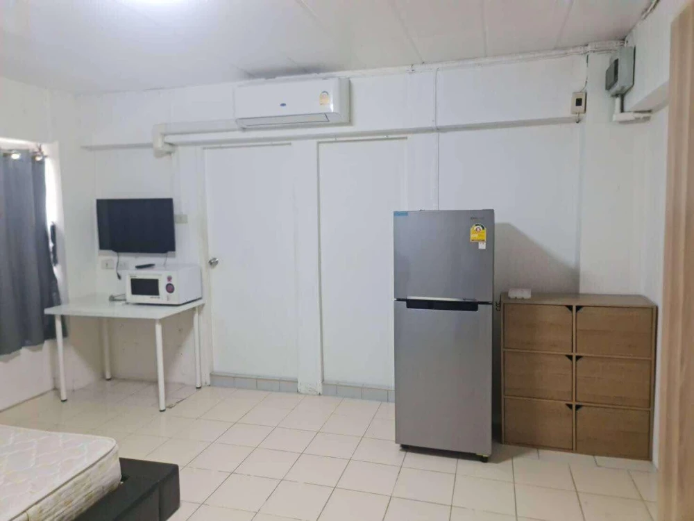 For rent: Lumpini Center Happy Land, 6th floor, fully furnished room, ready to move in, reserve now, don't wait.