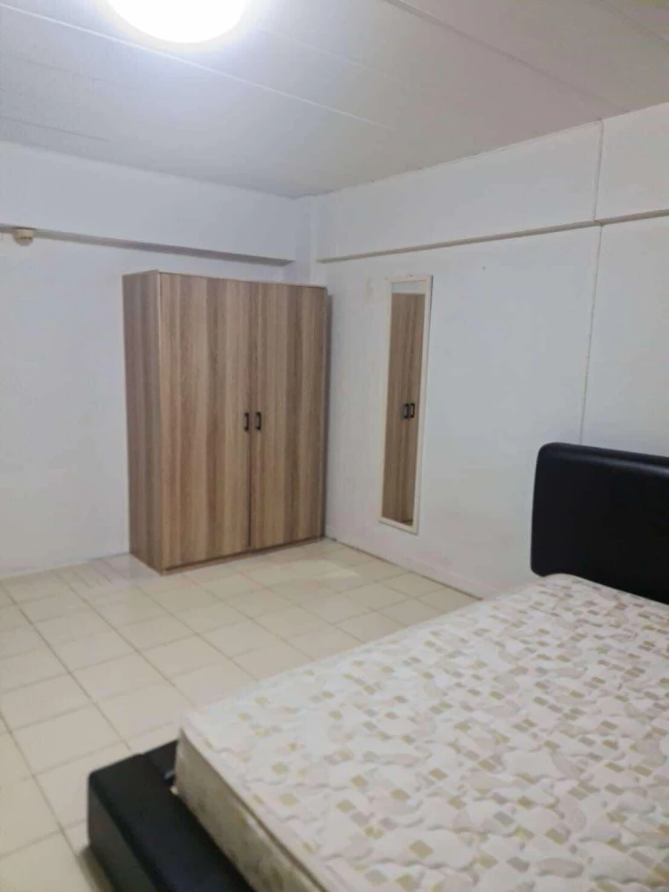 For rent: Lumpini Center Happy Land, 6th floor, fully furnished room, ready to move in, reserve now, don't wait.