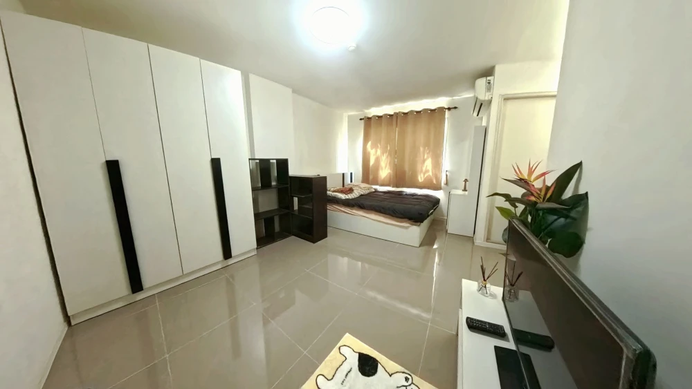 For rent: Lumpini Condotown Chonburi - Sukhumvit, 2nd floor, nice room, just bring your bag.
