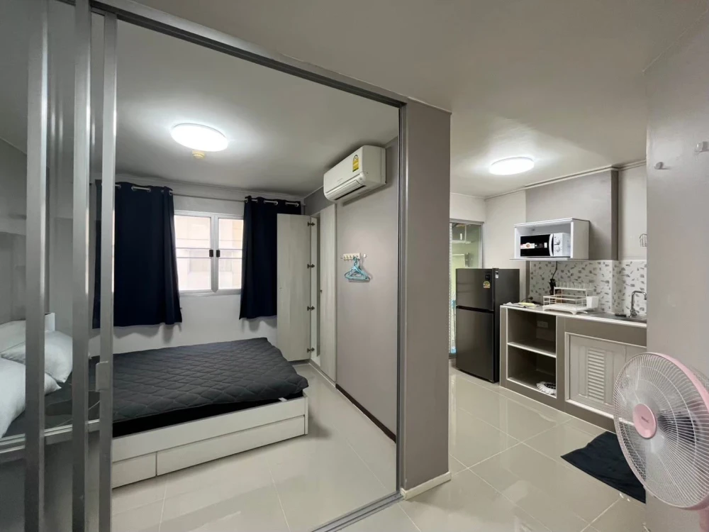For rent: Lumpini Condotown Chonburi - Sukhumvit, 3rd floor, partitioned room, fully furnished. Book now!